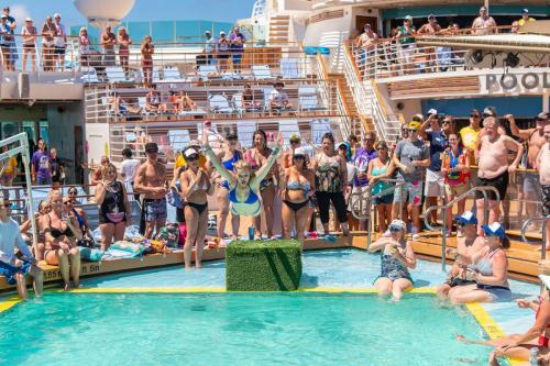 Camp 80s Cruise Belly Smacker Competition